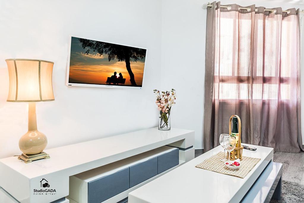 Kings & Queens By The Lake Appartement Tiberias Buitenkant foto
